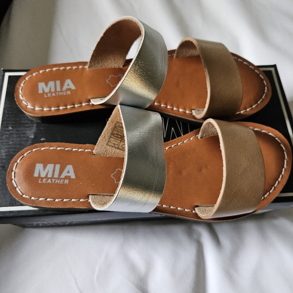MIA NILA Women's Leather Sandals - Silver and Tan SIZE 7 NEW
